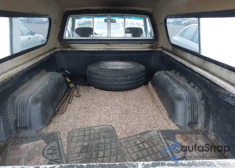 1986 Toyota Pickup Rn64 Dlx из США, поврежденный, VIN JT4RN64P0G0004188